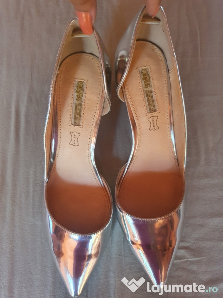 Pantofi dama argintii, eleganti, marca Buffalo, 200 lei ...