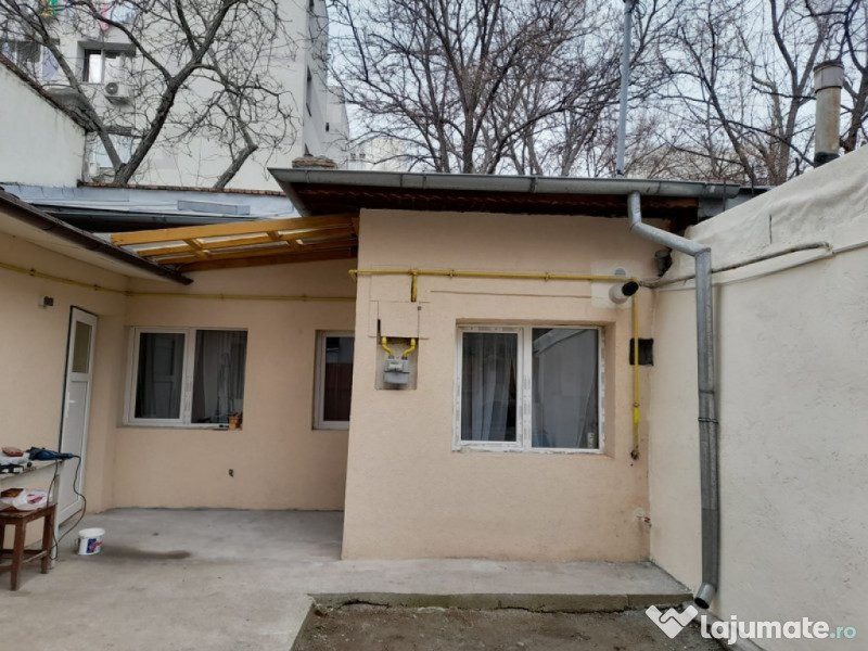 Dristor, Piata Ramnicu Sarat, casa, 119.000 eur Lajumate.ro