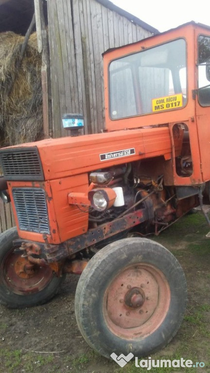Tractor U650 cu disc, plug cu 3 trupițe si masina de erbicid
