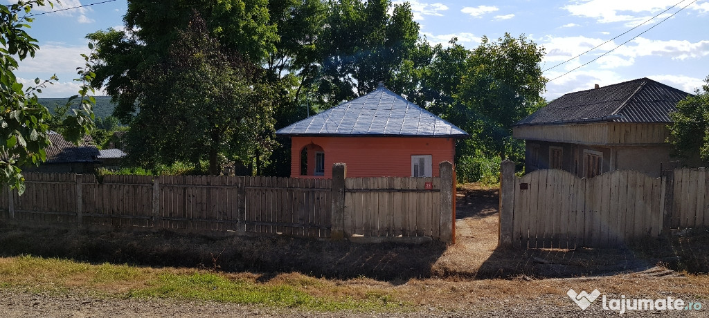 2 Case, Comuna Tatarusi, Pascani- Iasi Central