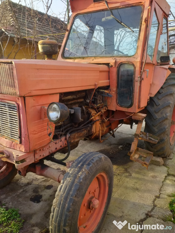 Tractor Unversal 650