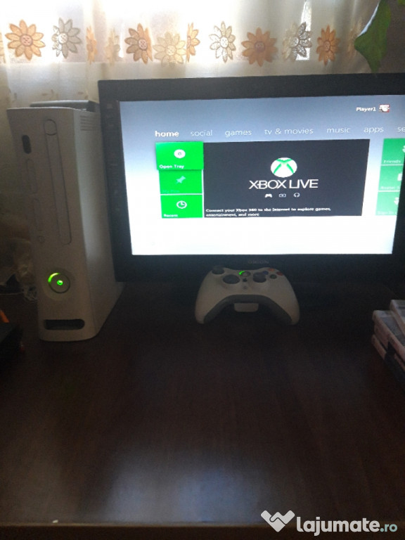 Consola Xbox 360,2 controllere,4 jocuri