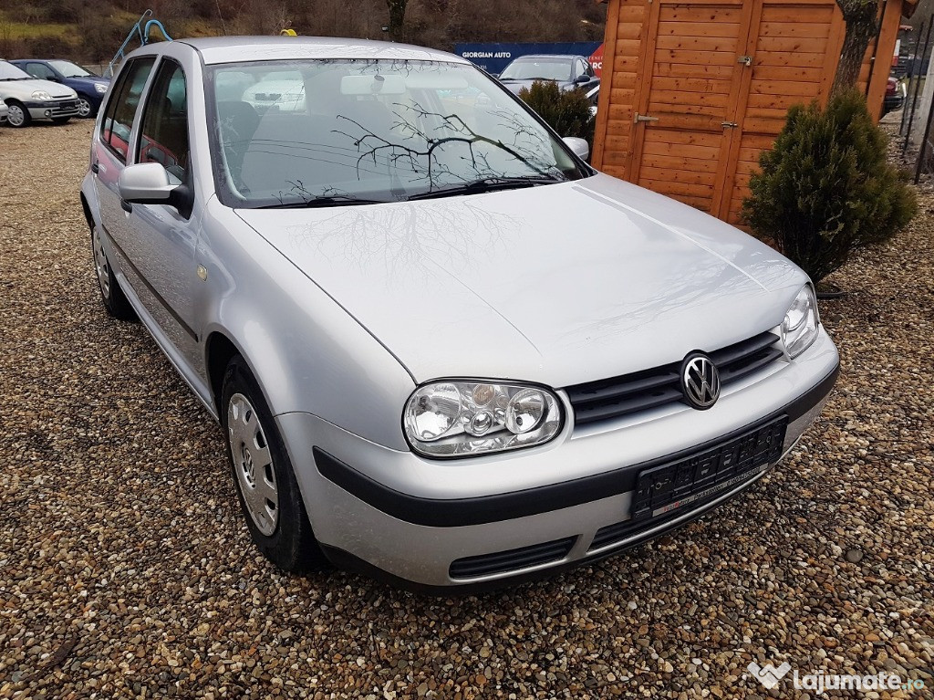 Volkswagen Golf 1.4 benzina 4 usi, clima