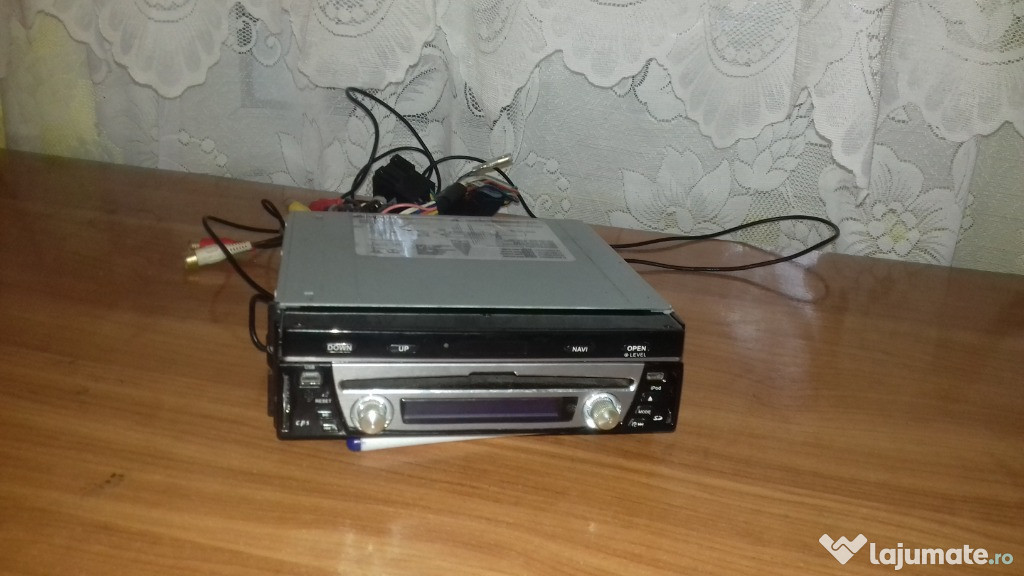 Casetofon auto cu navigatie