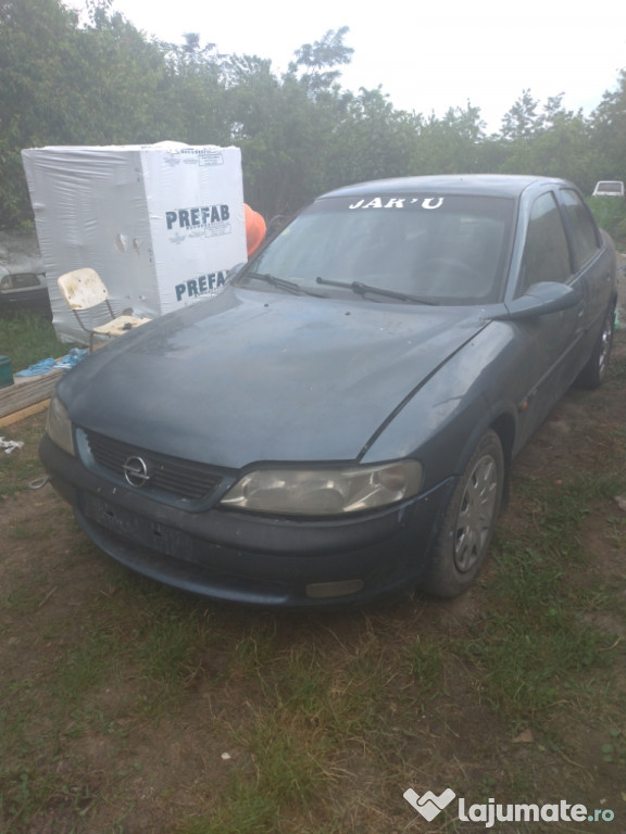 Dezmembrez Opel vectra b 1.8 benzina