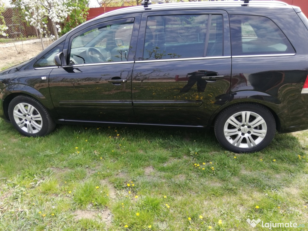 Opel Zafira B an 2012