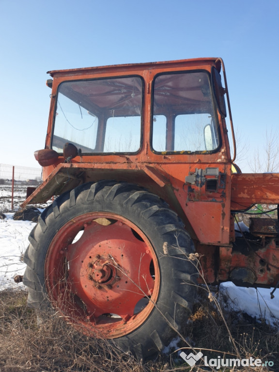 Tractor universal 650+ plug de 2 brazde