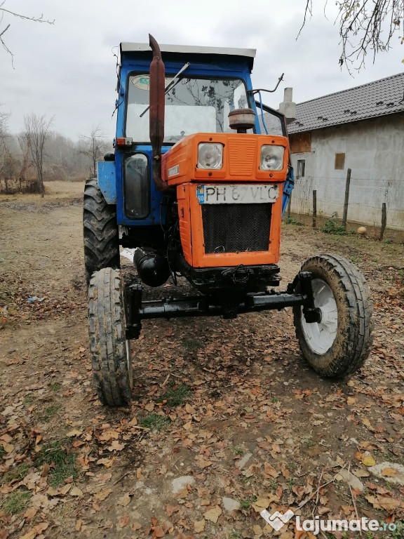 Tractor U650 plug disc și semănătoare de porumb