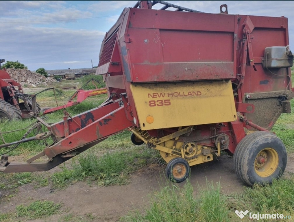 Presa balotat New Holland 835