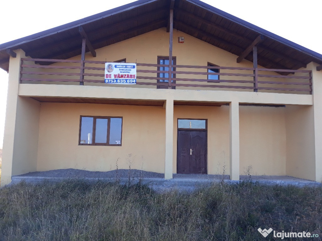 Vilă la rosu in Doina la DN