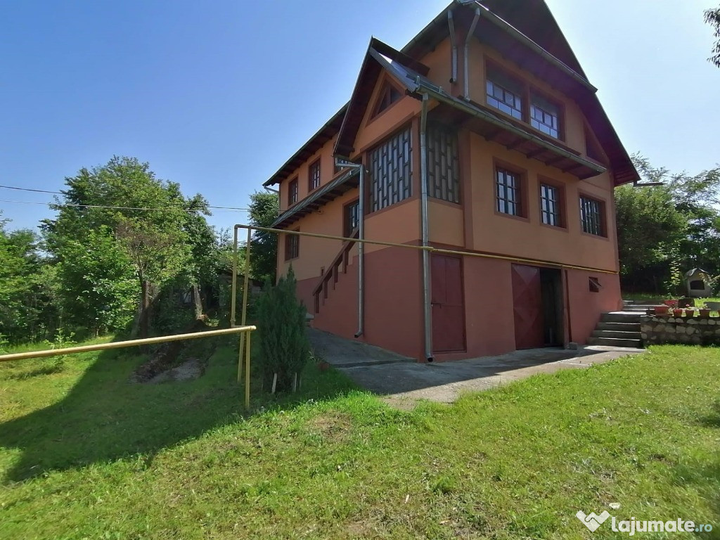 Casa in zona linistita de munte
