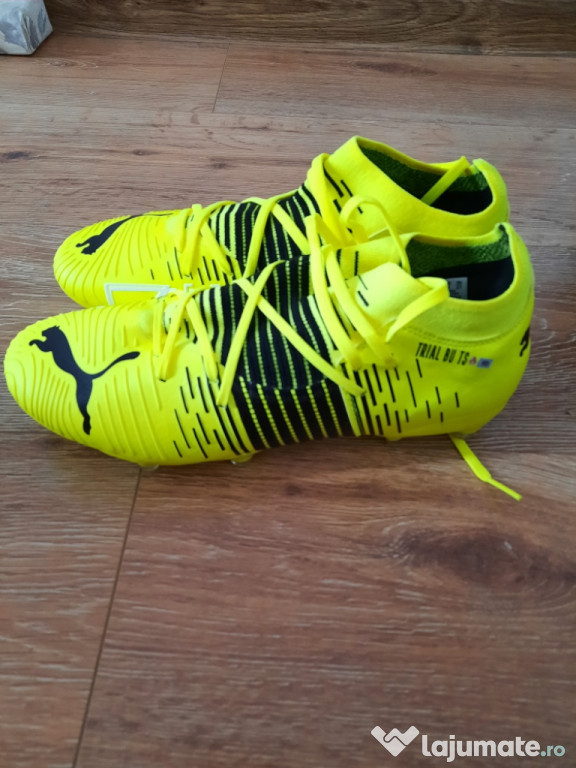 Ghete de fotbal Puma