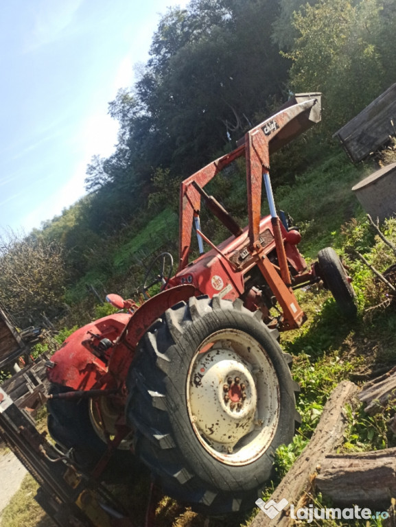 Tractor cu încărcător frontal 50 CP