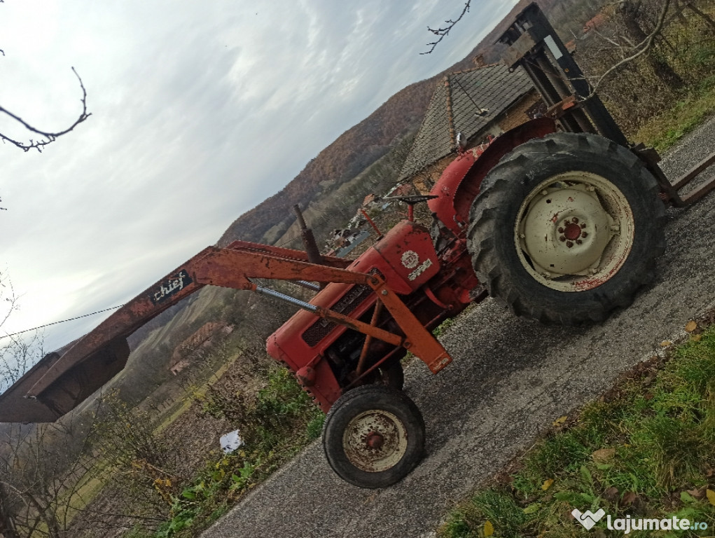 Tractor international 50 cu încărcător frontal