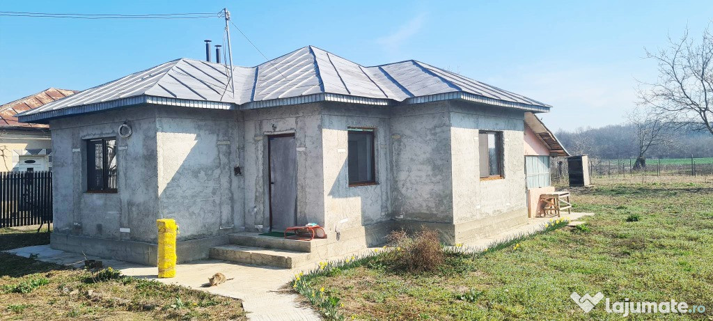 Cocorastii Colt - casa renovata + toate utilitatile + 3903 m