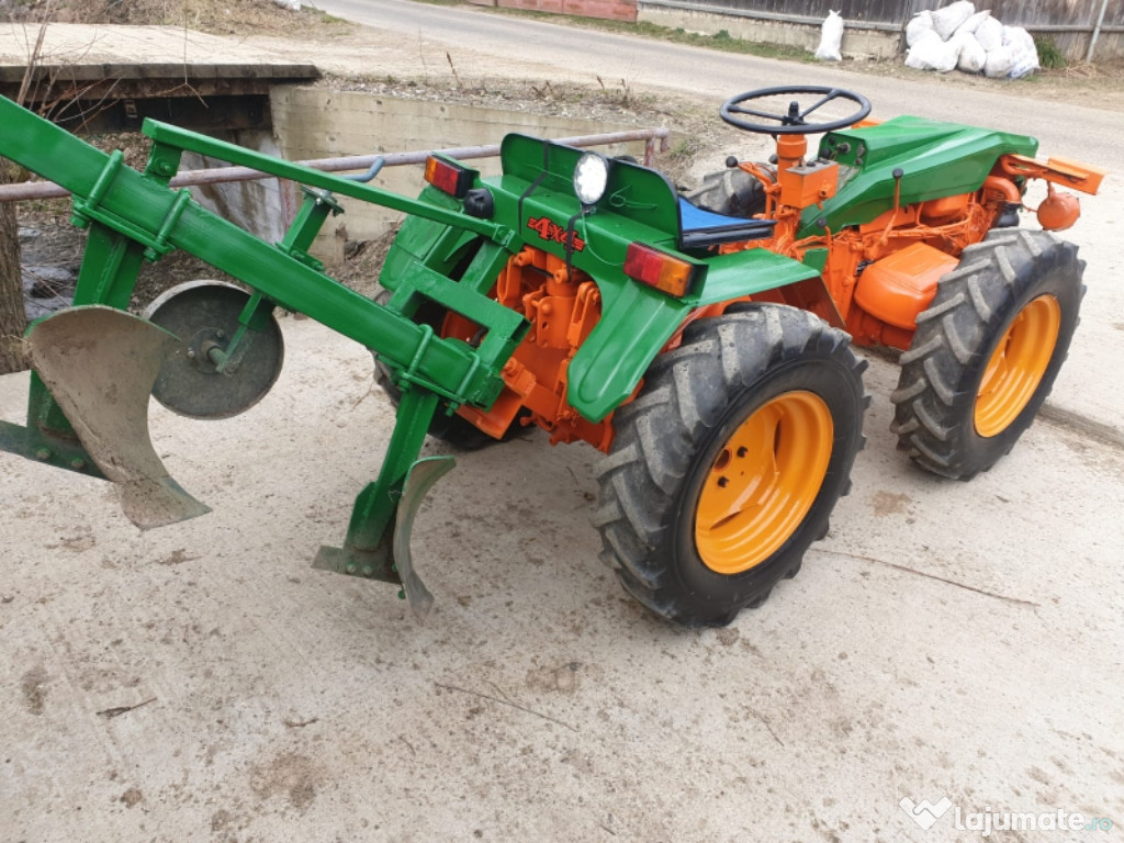 Tractoras articulat 4x4 Pasquali cu plug