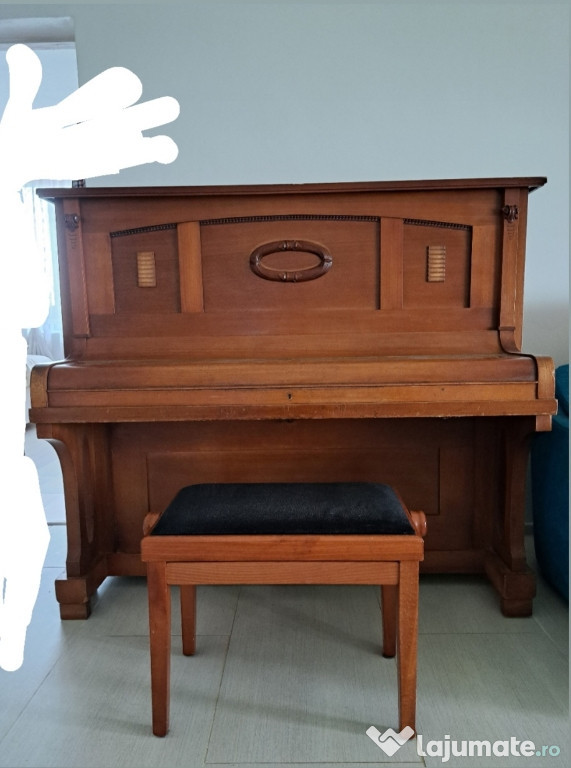 Pianina de vanzare