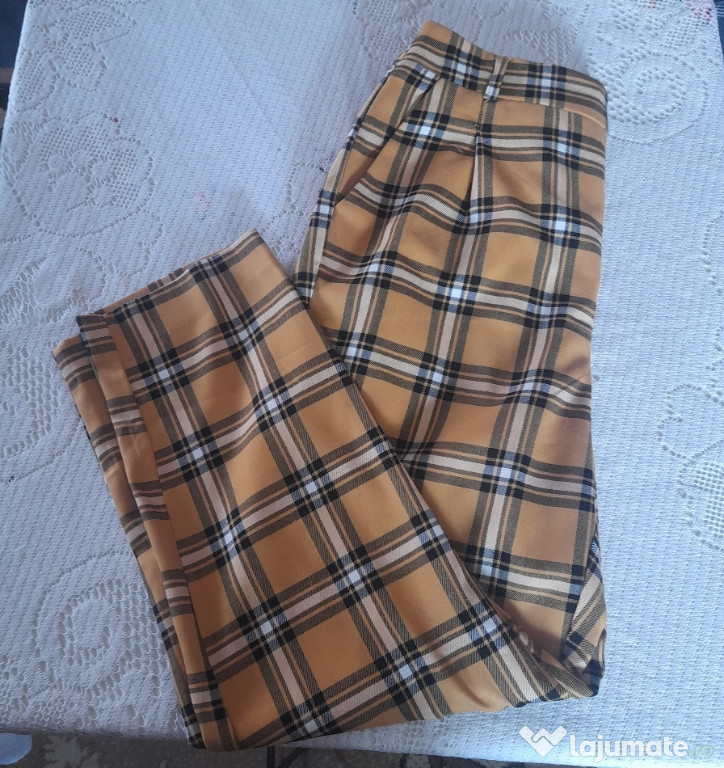 Pantaloni carouri