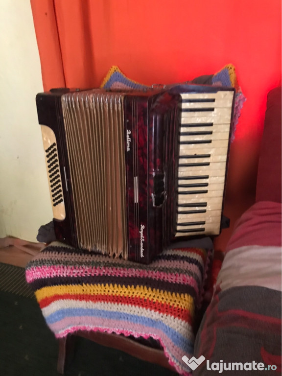 Vând acordeon in stare buna