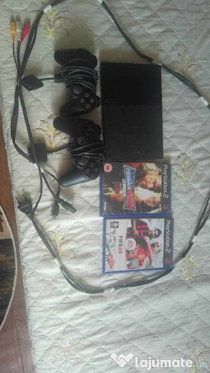Vând ps2 cu doua console și 2 jocuri