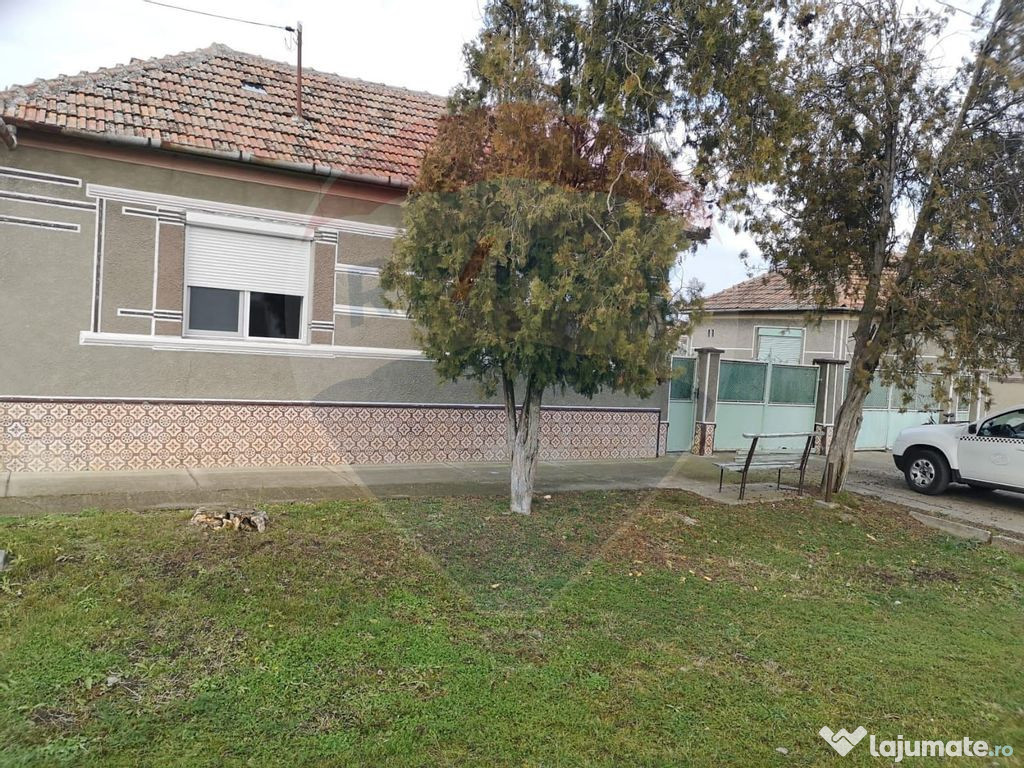 Casa renovata de vanzare in IRATOSU cu teren 3000 mp