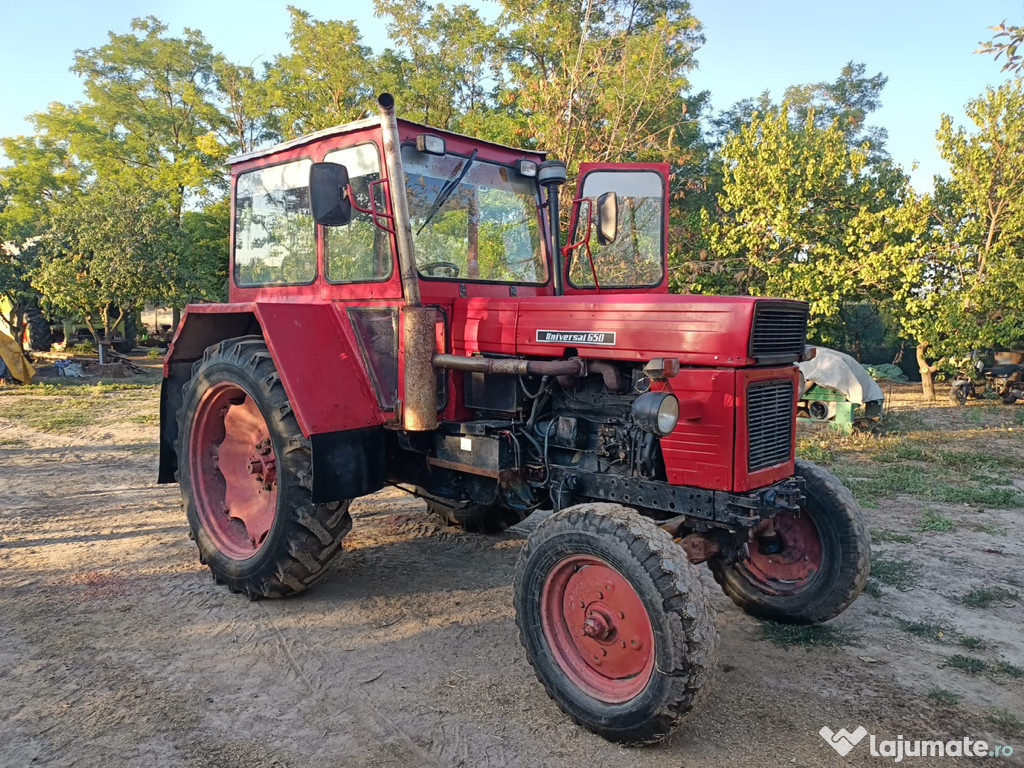 Tractor Universal 650