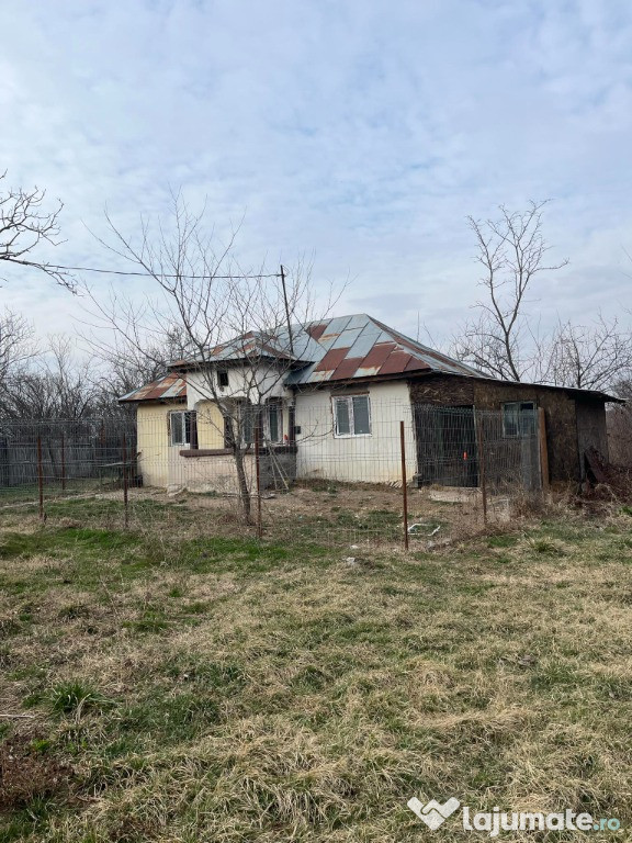 Casa partial renovata Oarja, Arges