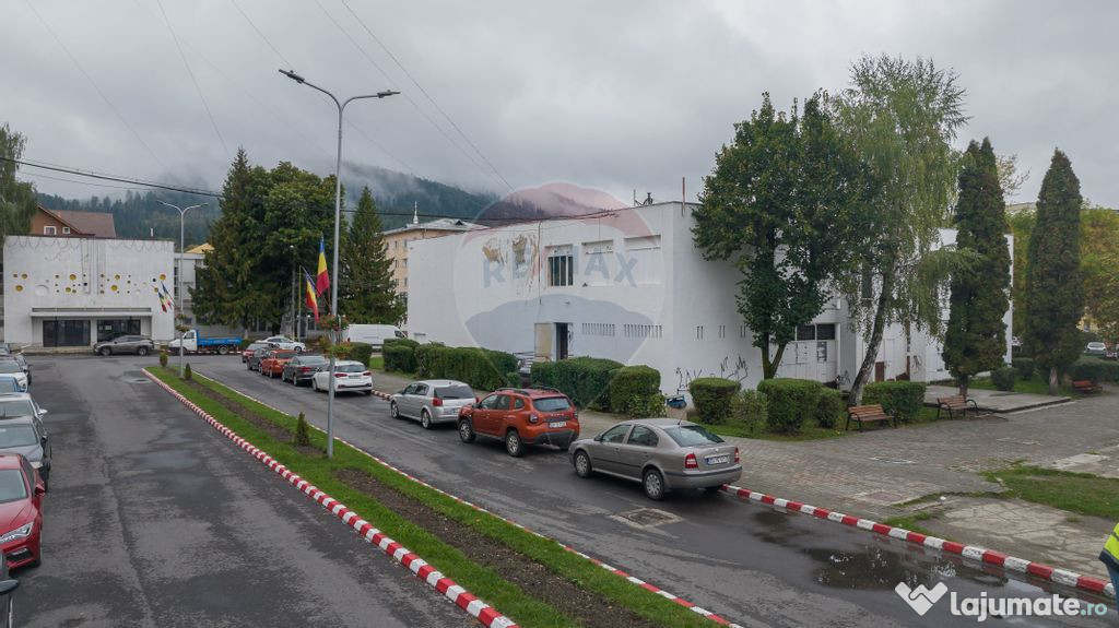 Vânzare clădire comercială in Municipiul Săcele, jude...