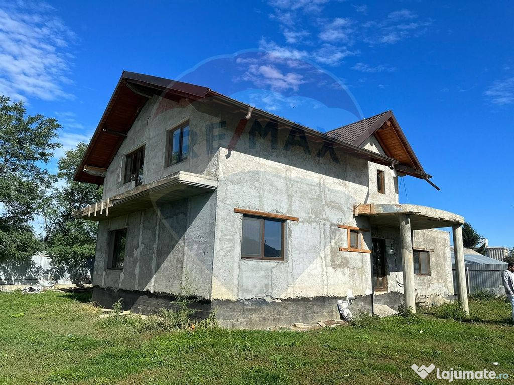 Casă / Vilă cu 5 camere de vânzare în zona Central