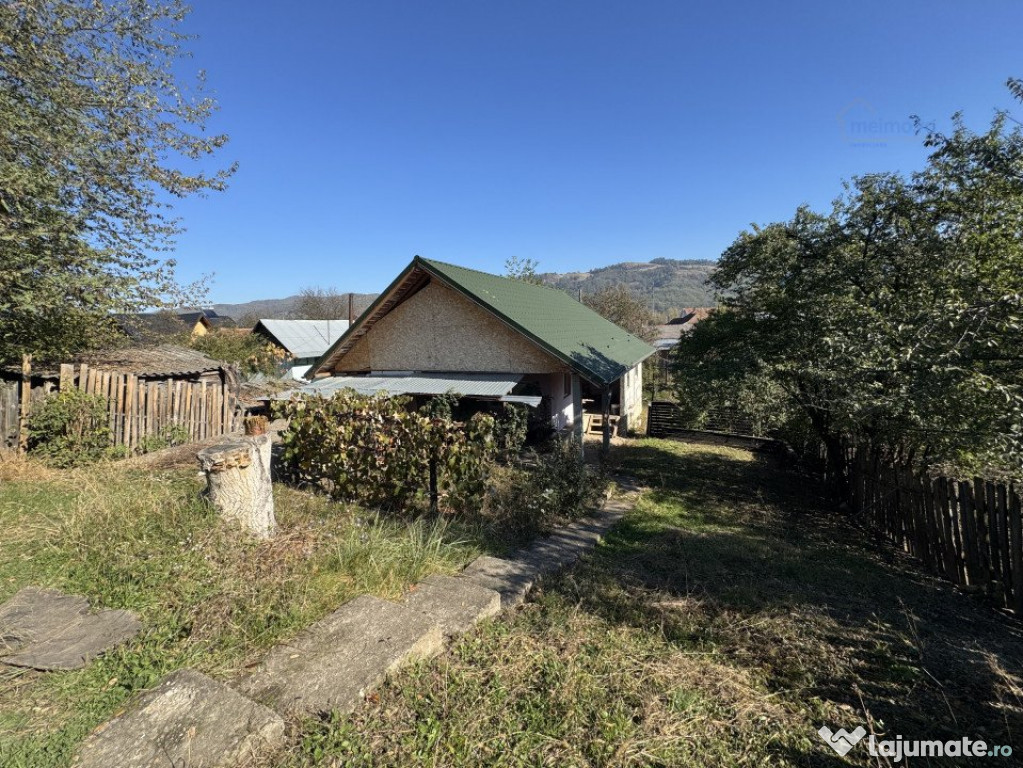 Casa in constructie si o casa veche, teren 444mp, Darmanesti