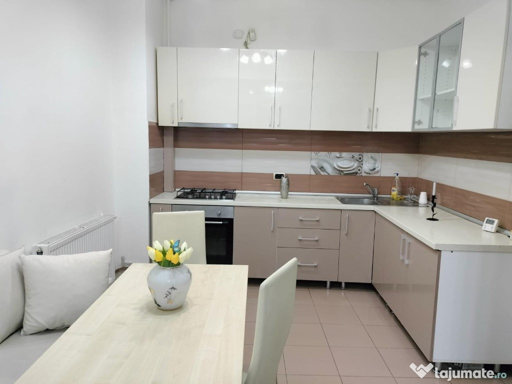 Apartament 3 camere zona Tractorul