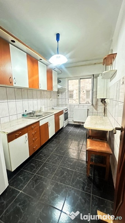 TRAIAN ZONA DALIA apartament 3 camere etaj2, mobilat decent!