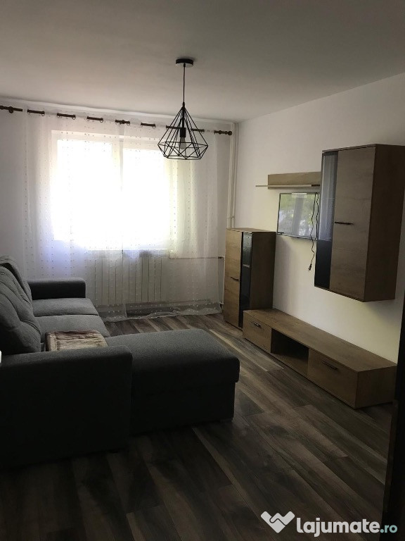 Inchiriez apartament