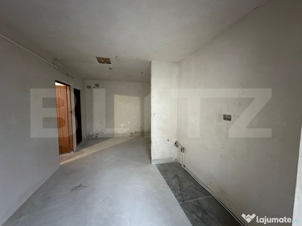 Apartament de 3 camere, decomandat, etaj 1, Nicolina 2