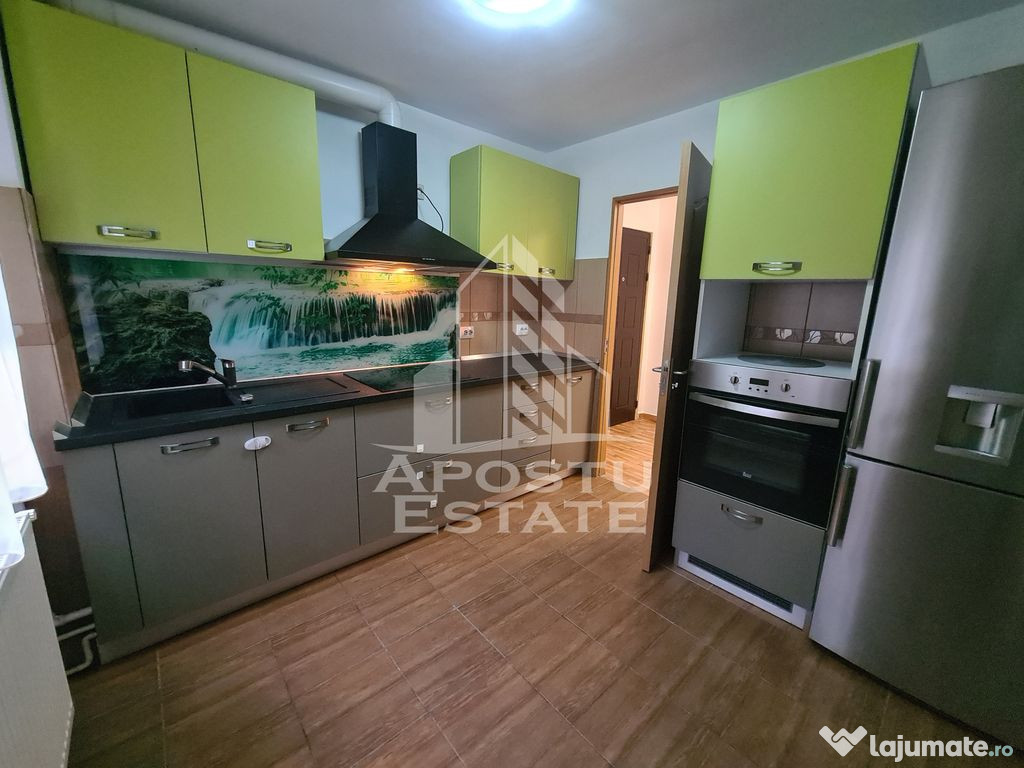 Apartament 4 camere, decomandat, renovat, situat central.