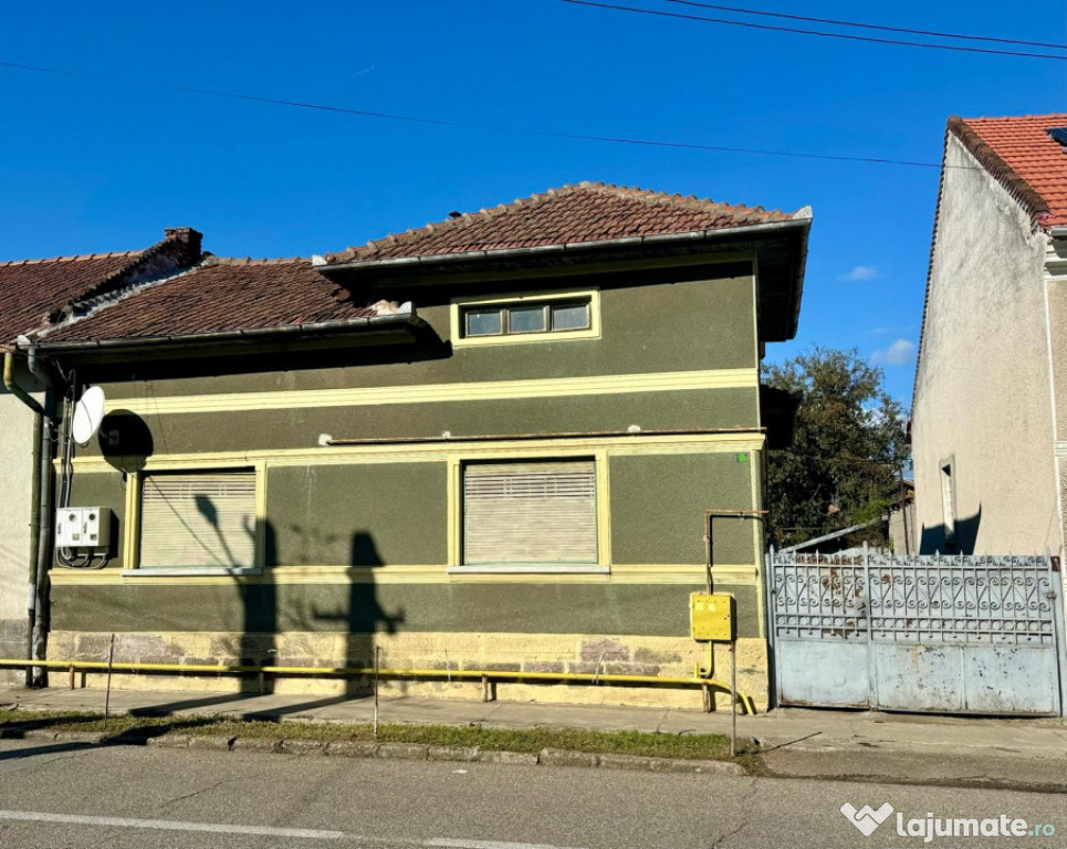 Vand casa ultracentrl Simeria din caramida acces de pe 2 str