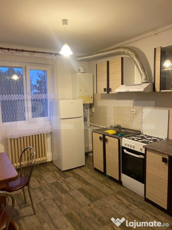 Apartament cu o camera, 27mp, centrala termica proprie, zona