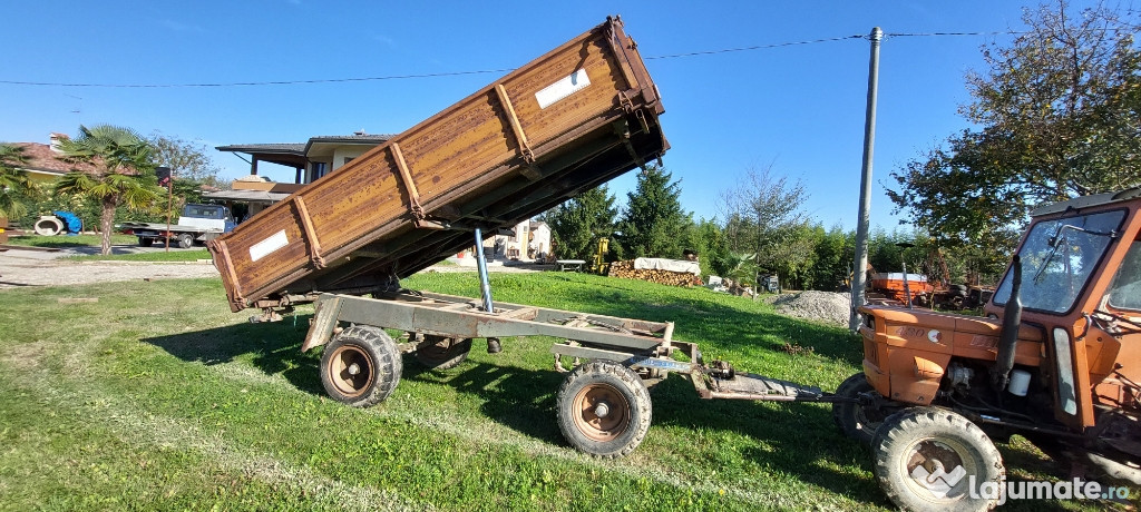 Remorcă agricolă basculabila pe 3 parti