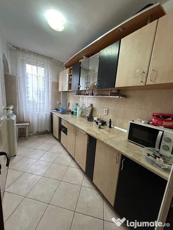 De vanzare apartament cu 3 camere