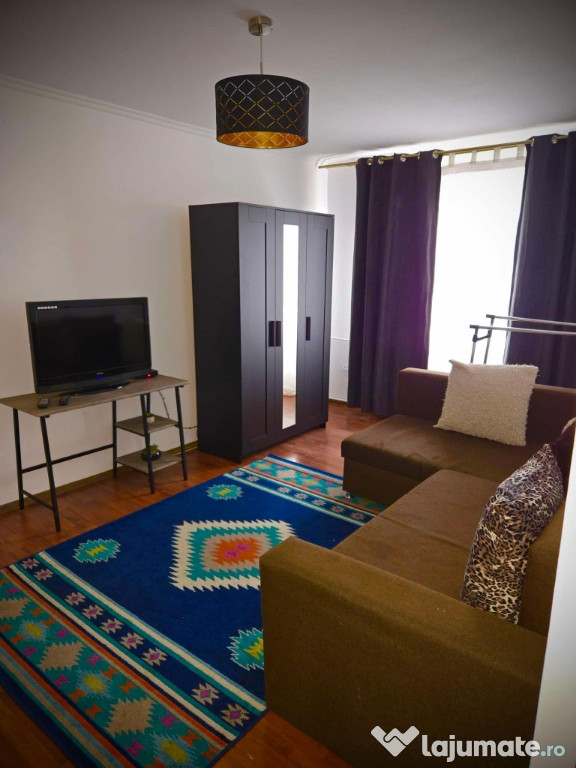 Proprietar inchiriez apartament cu 2 camere în zonă centrală