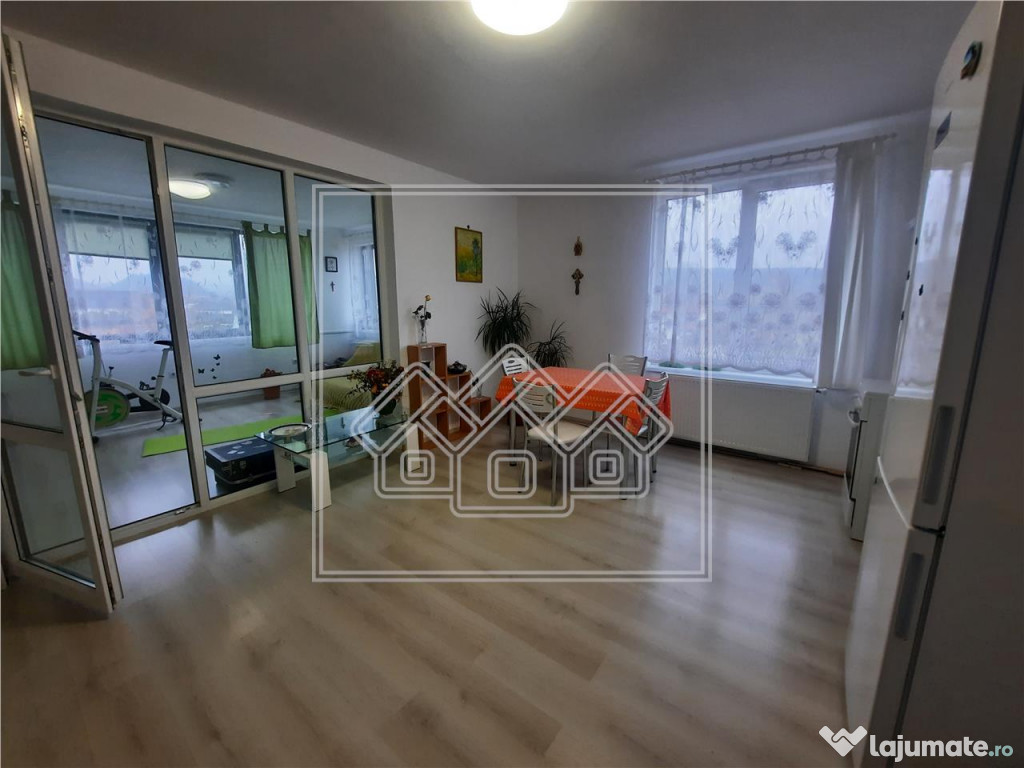 Apartament 4 camere de inchiriat in Cisnadie, balcon, langa