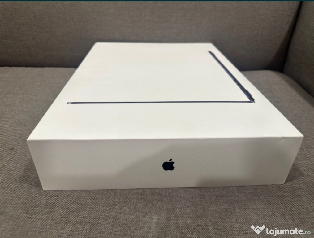 Vând MacBook Air