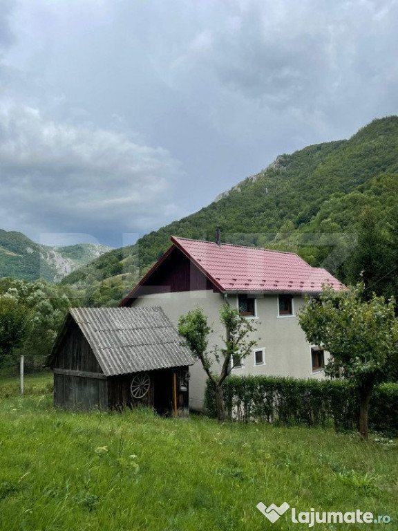 Casa de vacanta, cu 5 camere, 100 mp utili, Alba-Iulia