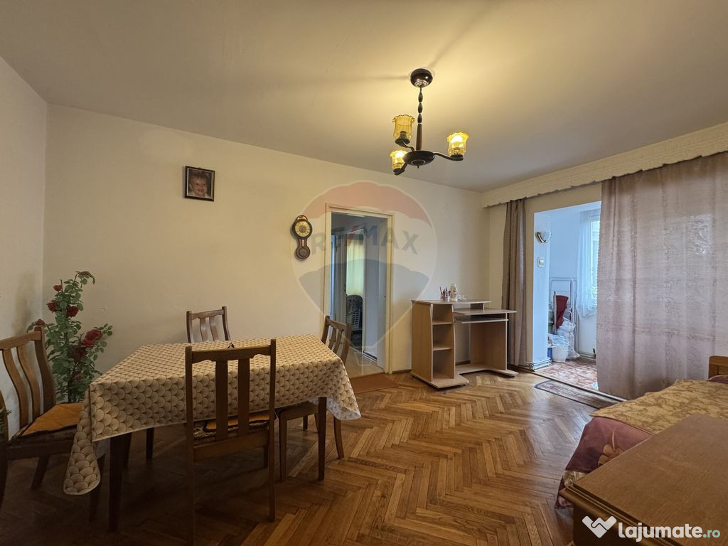 Apartament 3 camere de vanzare Zona Aleea Rotunda