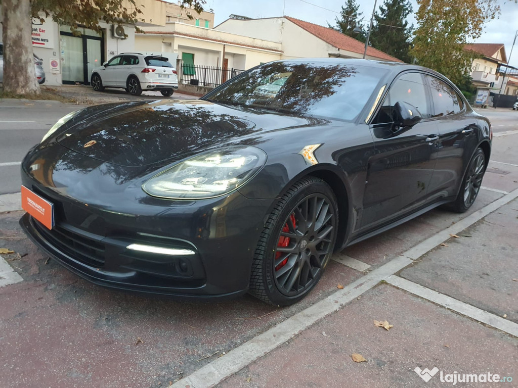 Porsche Panamera 4S