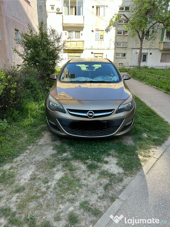 Vând Opel astra j