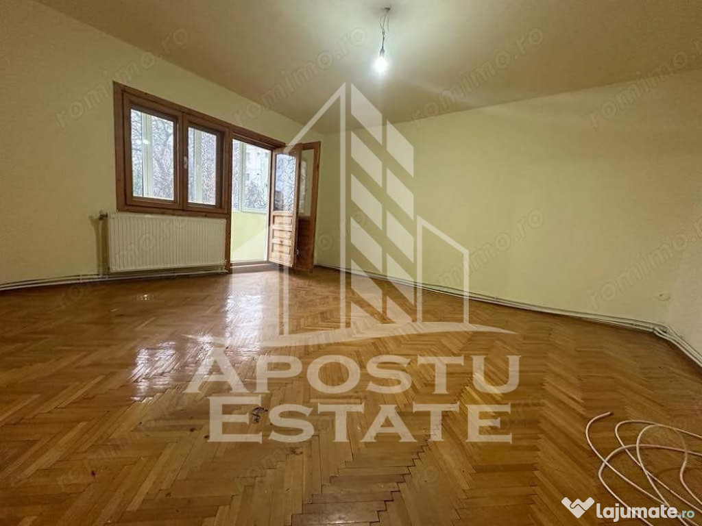 Apartament cu 3 camere, etajul 1, zona Sagului