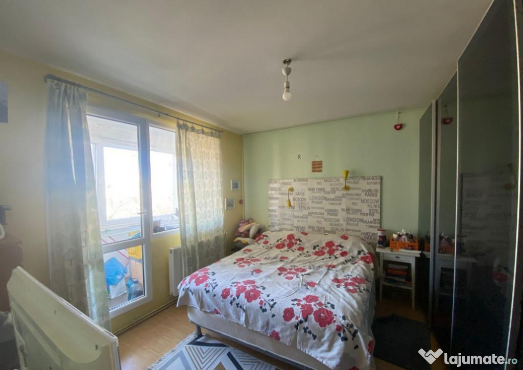 Apartament 4 camere / 2 bai / centrala / boxa