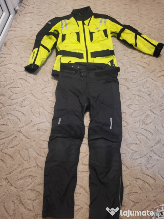 Costum moto +căști marimea 62,63, costum 54 .