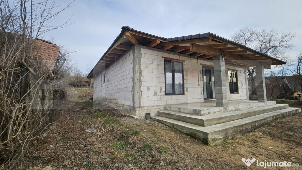 Casa individuala, cu 3 camere,140 mp,670 mp teren,Ghirbom